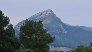  10 boucles de randonnée autour du Pic Saint-Loup : guide complet